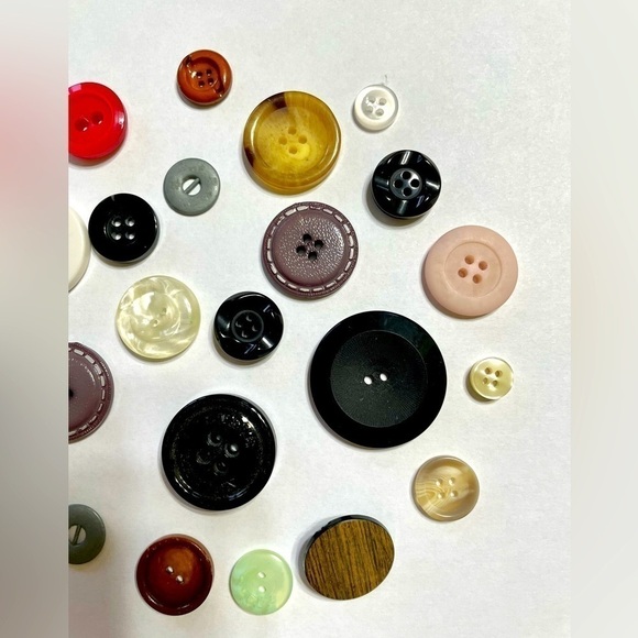 Vintage Buttons - 25 Pieces - Picture 4 of 11